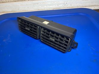 2002 - 04 Nissan Frontier Front Center Dash Air Vents (OEM) Black
