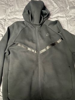 Black Nike tech