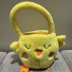 Plush Yellow Chickie Easter basket - new no tag 