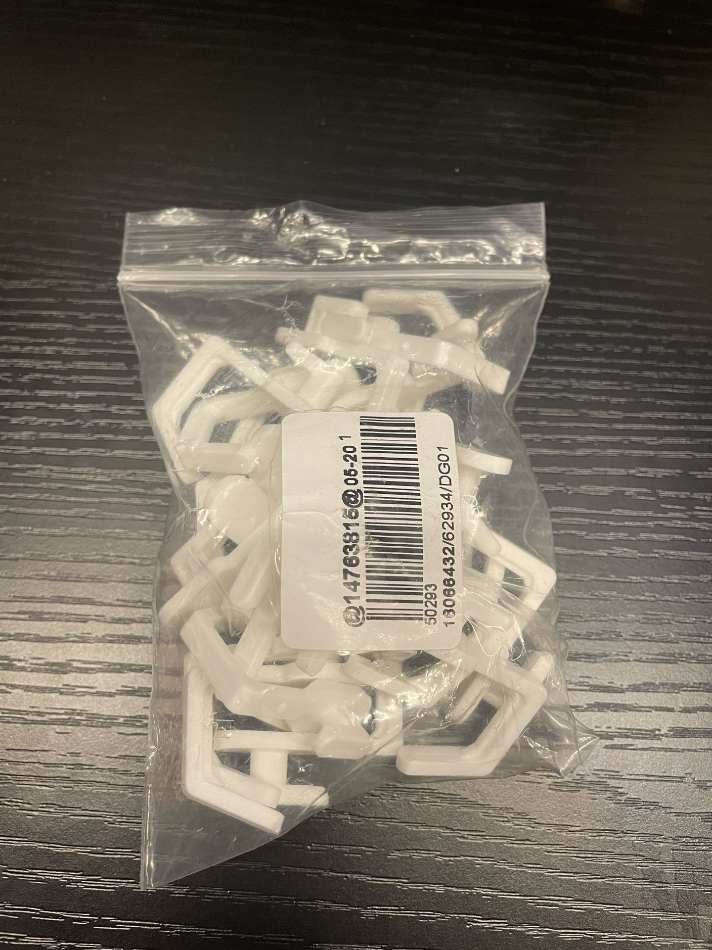 ~100 Hooks for Ikea Pegboard