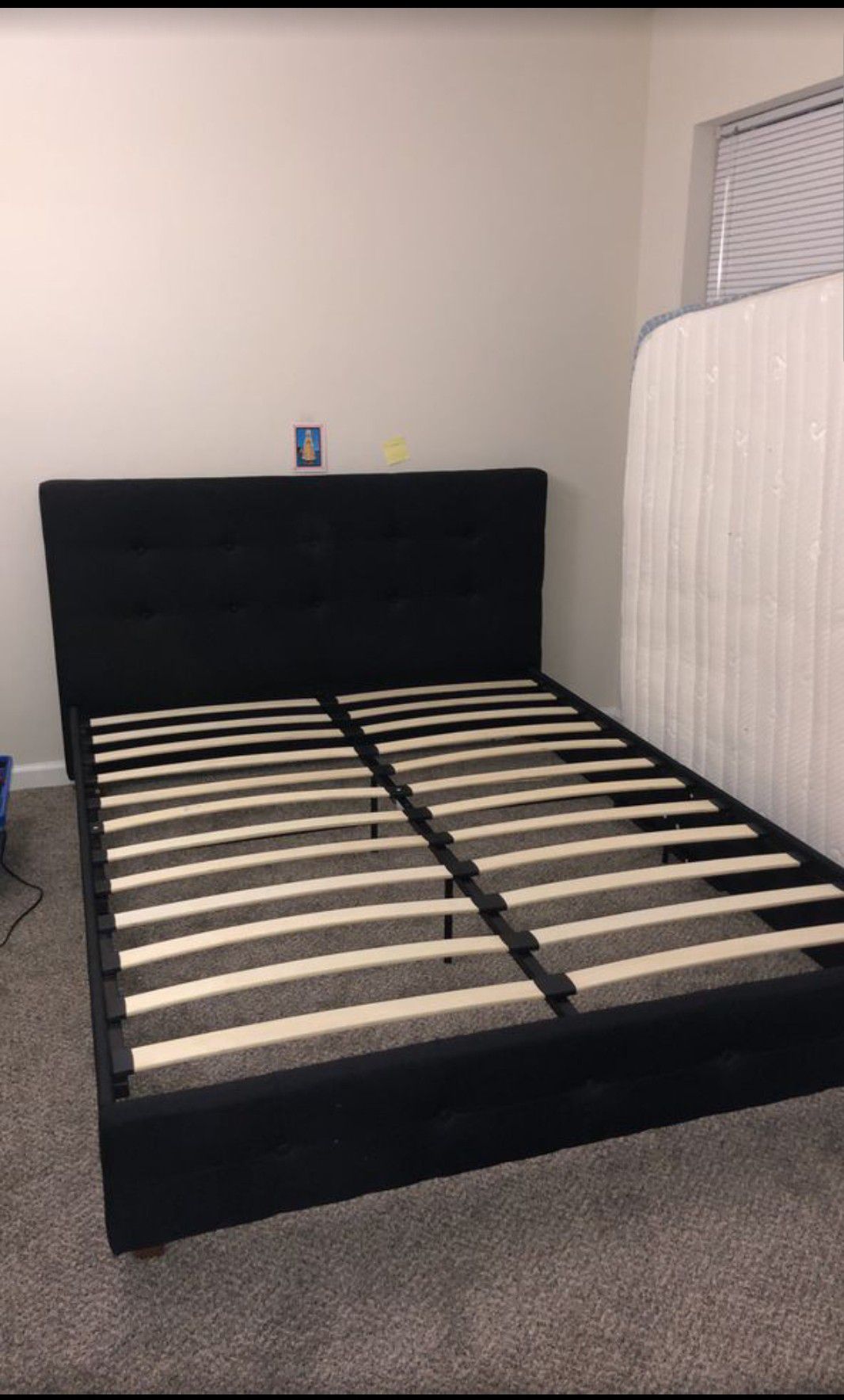 Queen bed for Sale