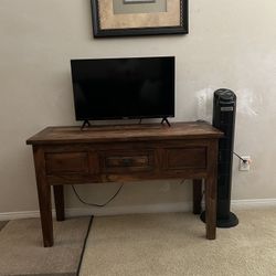 32 Inch Smart Roku Tv & Console Table 