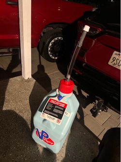 5.5 VP GAS JUG w/ HOSE