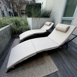 2 barely used lawn chairs