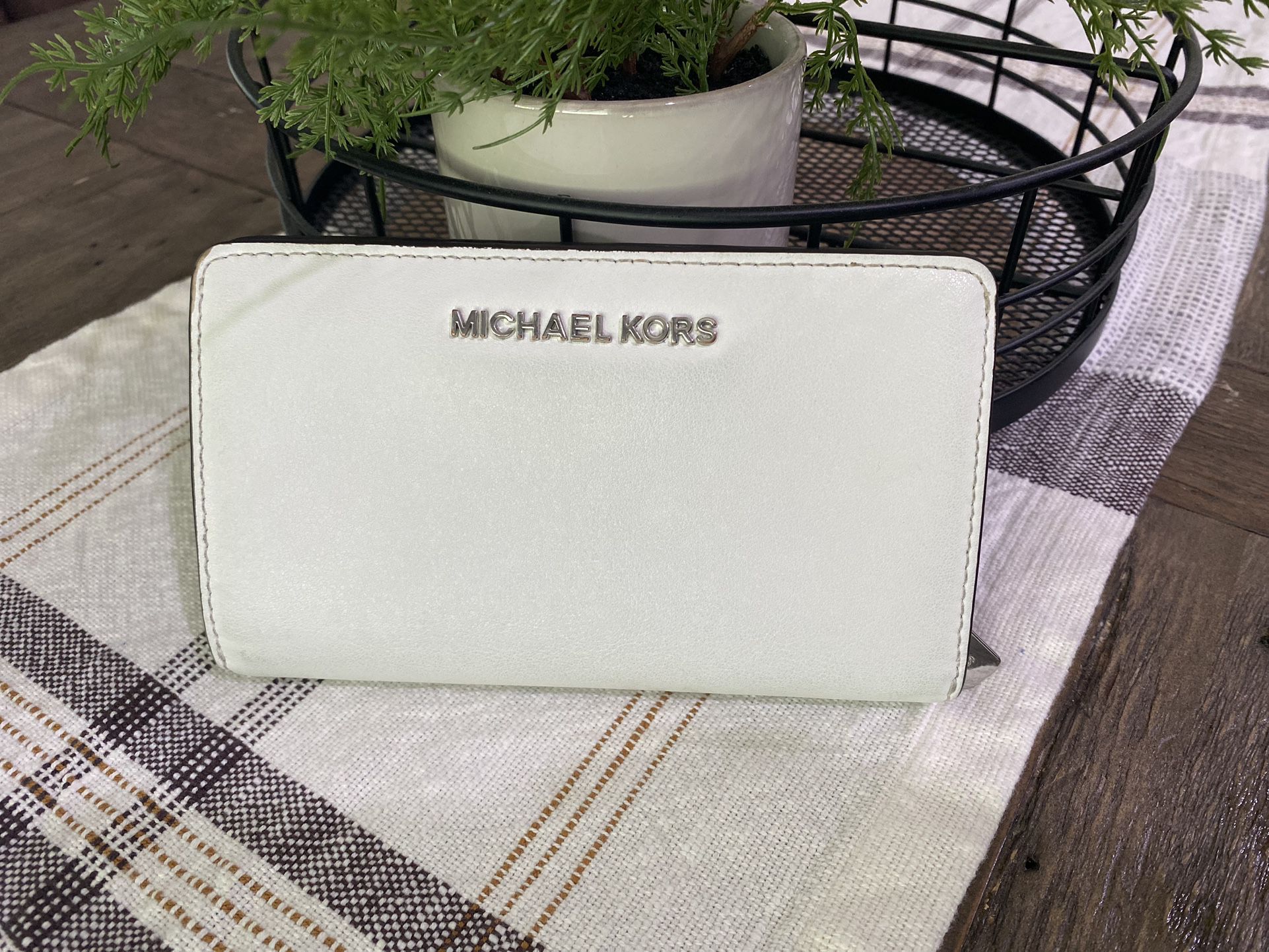 Michael Kors White Wallet Bifold 