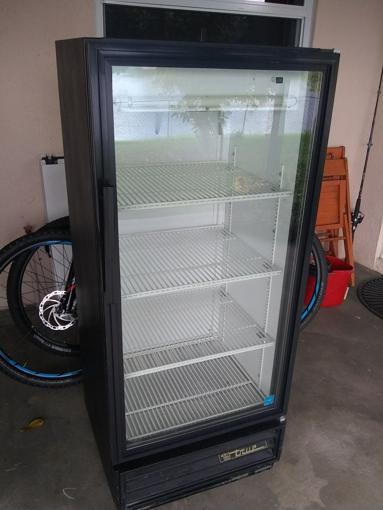 1 door refrigerator in perfect condition brand true model number GDM10