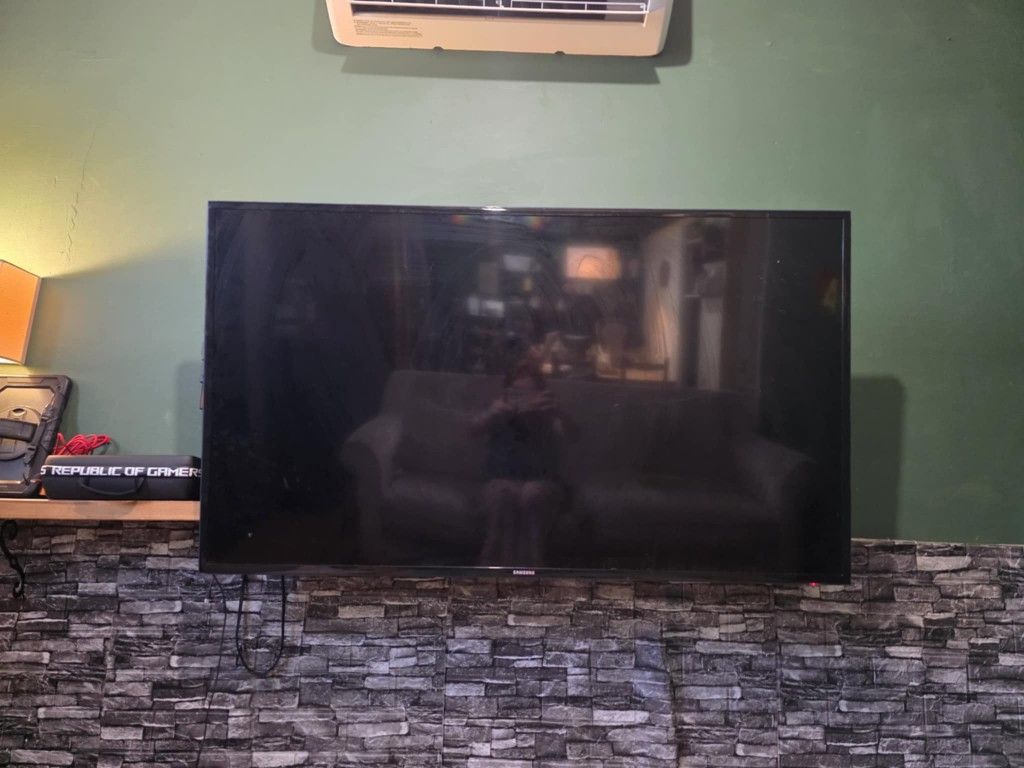 Tv Samsung 55" With Wall Mount