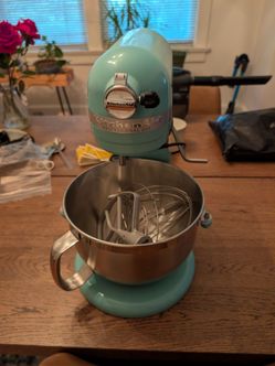 Kitchen Aid bowl lift stand mixer