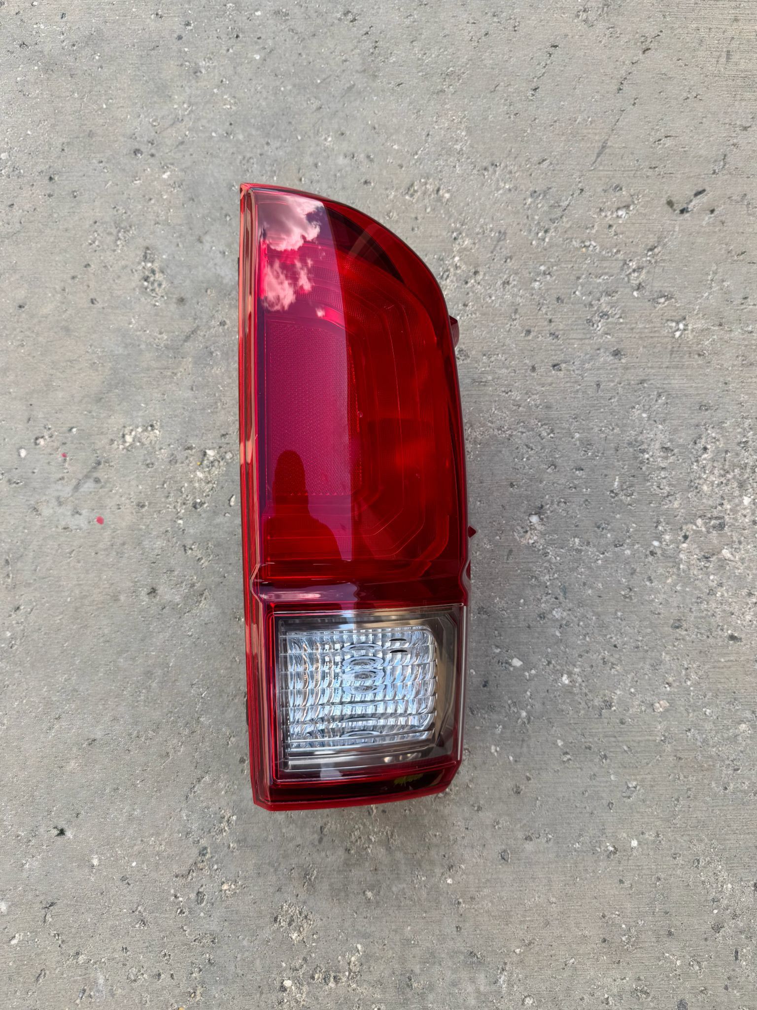 2016 - 2021 TOYOTA TACOMA RH PASSENGER SIDE TAILLIGHT OEM
