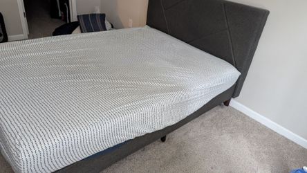 ZINUS Queen bed frame + Queen Memory foam mattress