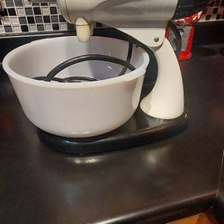Vintage Sunbeam Mixmaster Model 10-A 10-speed Mixer Blender