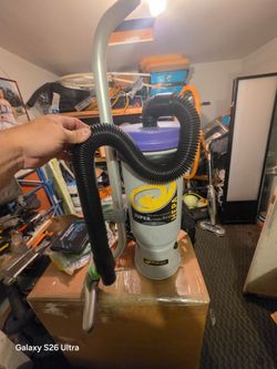 Backpack vacuum