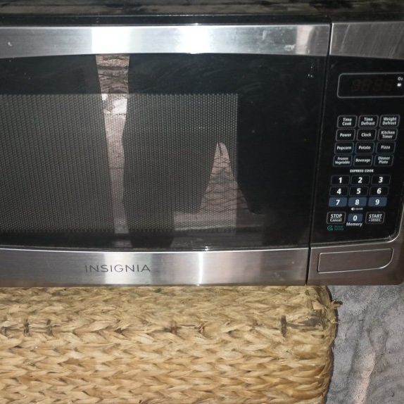 Insignia Microwave for Sale in Pasadena, TX - OfferUp
