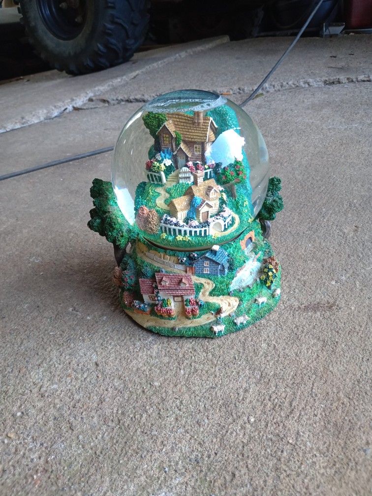 Glitter Globe. In Great Shape Nothing Is Broken Off Of It.
