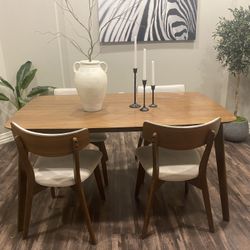 Dining Room Table And Chairs 