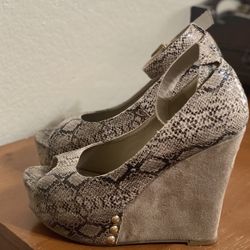 Chinese Laundry Wedges 