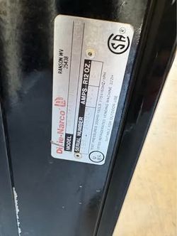 Dixie-Narco DNCB 440MC Vending Machine