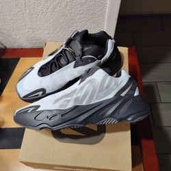 Adidas Yeezy Boost 700 MNVN