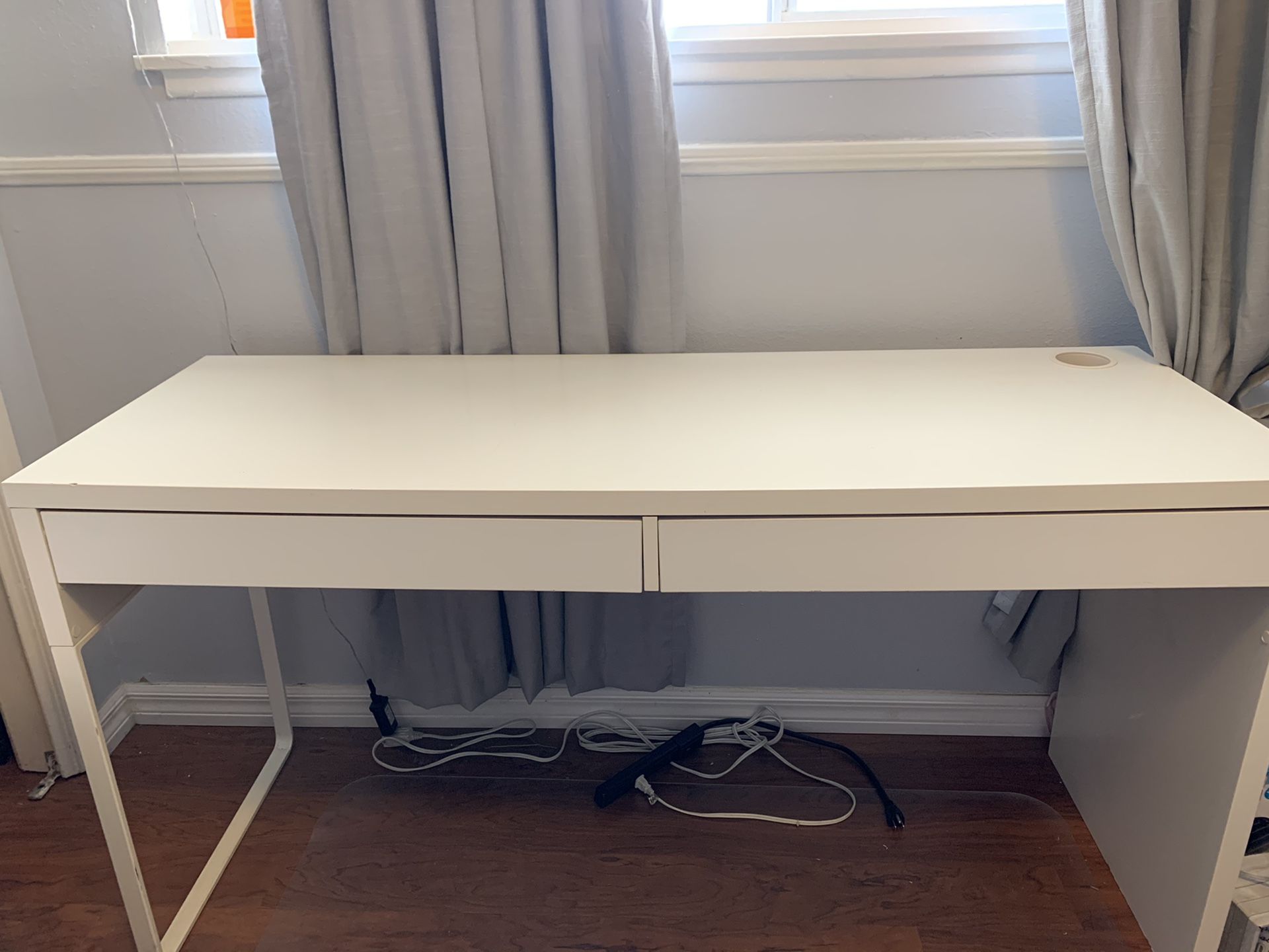 IKEA White Micke Desk