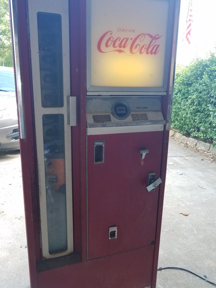 1964 CSS-96 Cavalier Coca Cola machine