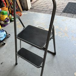 Gorilla Ladder 2 Step Folding Step Ladder Like new 