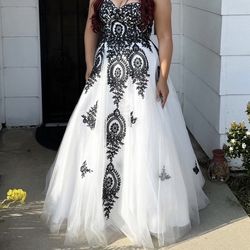 Prom Dress (Camille La Ville) Black And White 