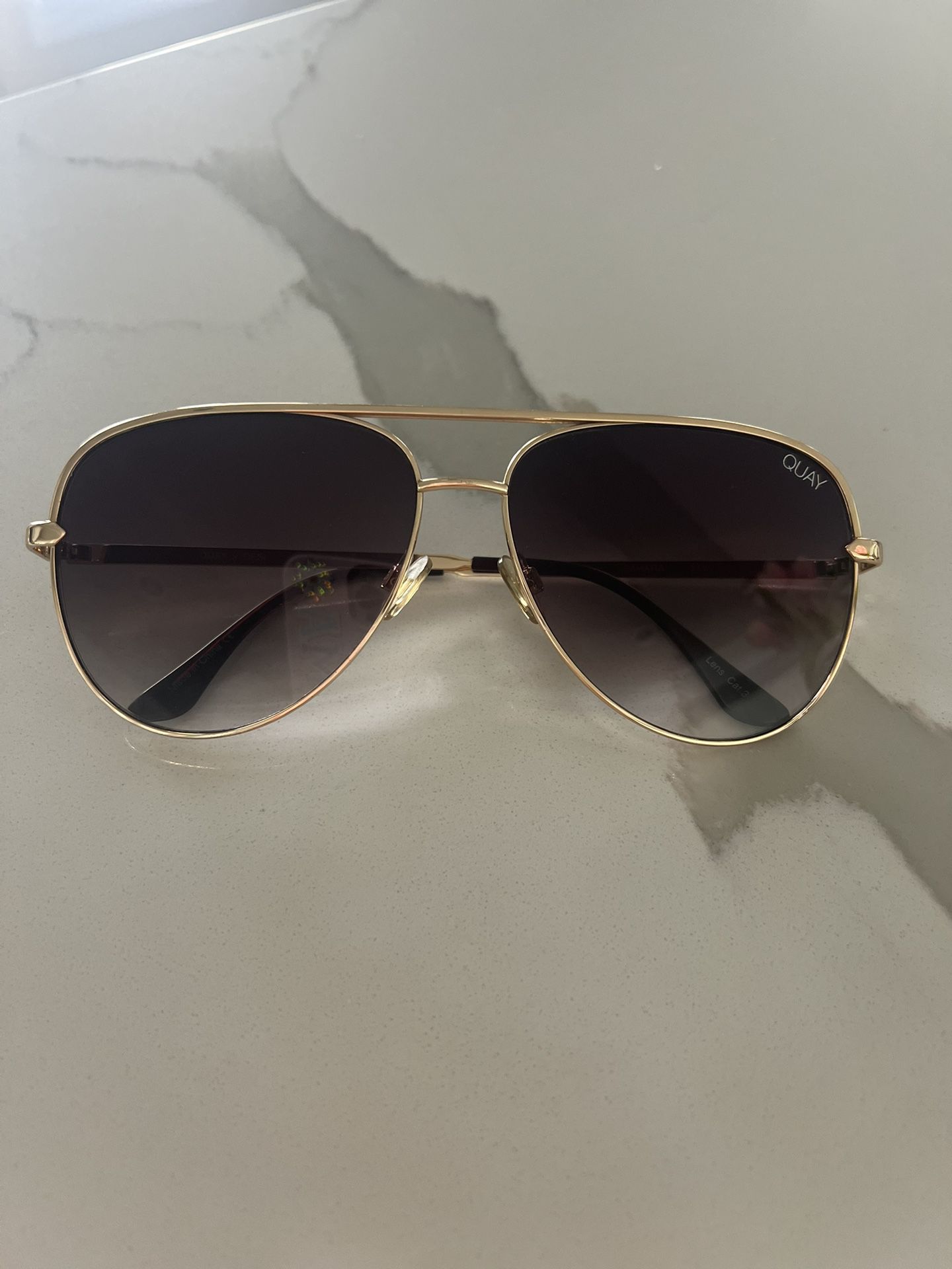 Quay Sunglasses Gold Sahara Aviator