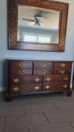 BEAUTIFUL SOLID WOOD DRESSER