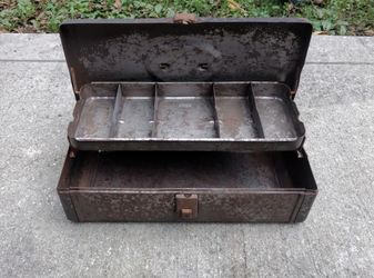 vintage fishing tackle box