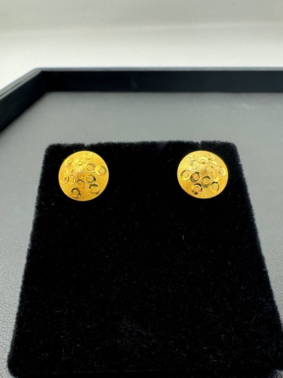 21 karat solid yellow gold round moon studs earrings