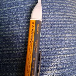 Fluke Voltage Meter