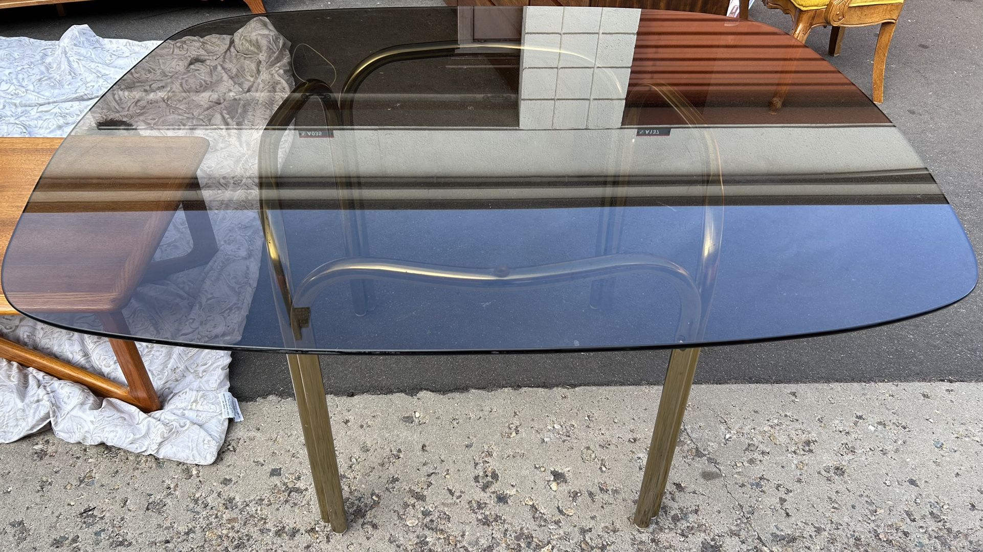 mid-century modern smoked tempered glass dining table brass-toned frame L54”*W42”*H28”(address in ⬇️ 👇delivery 🚚 available within 15 miles with extr