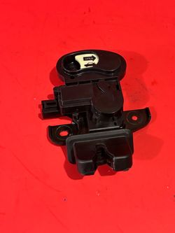 2015 - 2017 Chrysler 200 OEM Trunk Latch Decklid Lock Actuator
