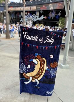 DODGERS PICNIC DODGER DOG 🌭 SGA BLANKET NEW 7/4/2026