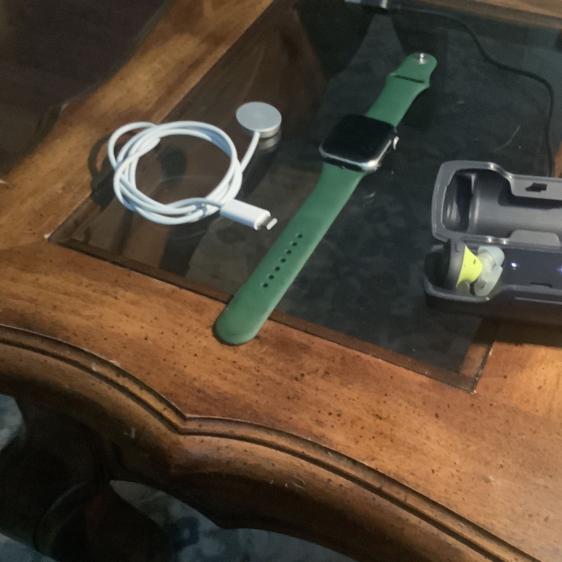 Apple Watch Version 10.5 (21T576) Mic Seems to Not Be Working Bose Ear Pods Missing Rubber Piece to One Pod
