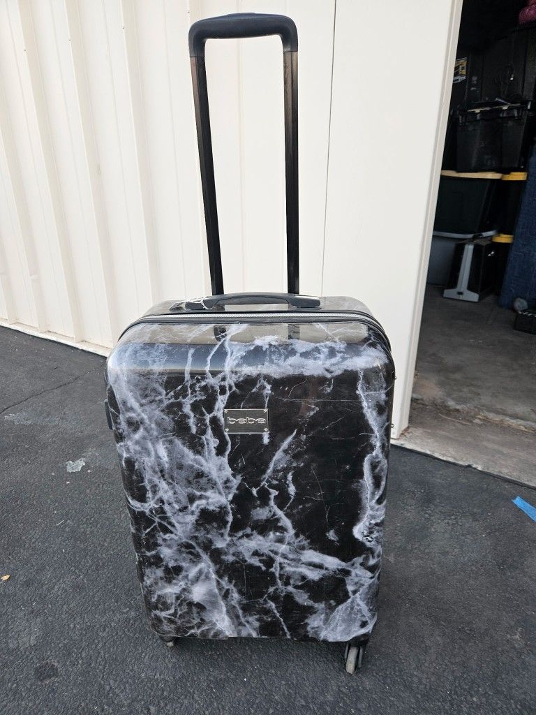 29" Luggage Maleta Grande En Mesa $50 Firmes