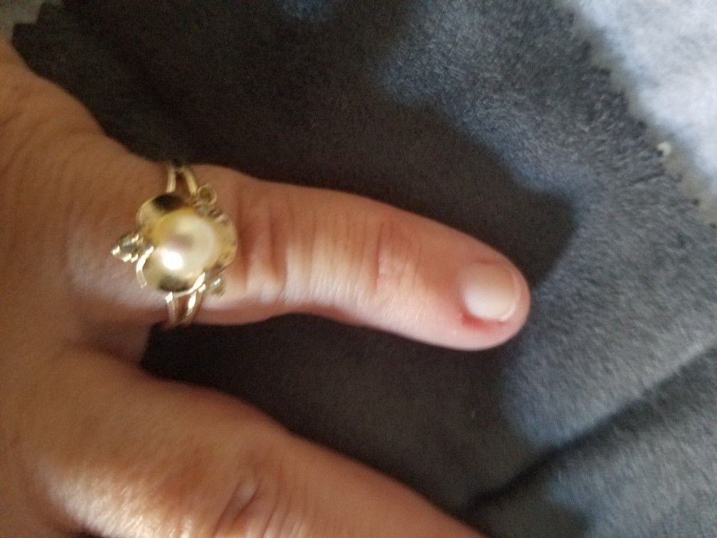Pearl Cluster Ring In 18 K