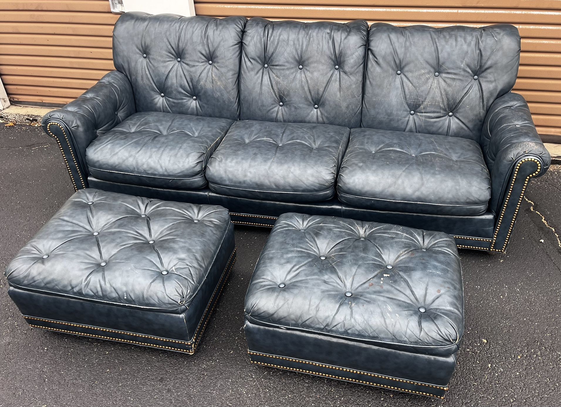Leathercraft Leather Tufted Sofa + 2 Matching Ottomans