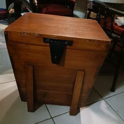 SOLID WOOD STORAGE CHEST BLACK MATT HARDWARE GORGOUS PC 22INHT BY 20INWD 22 FINAL PRICE