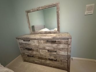 Queen bedframe and dresser set