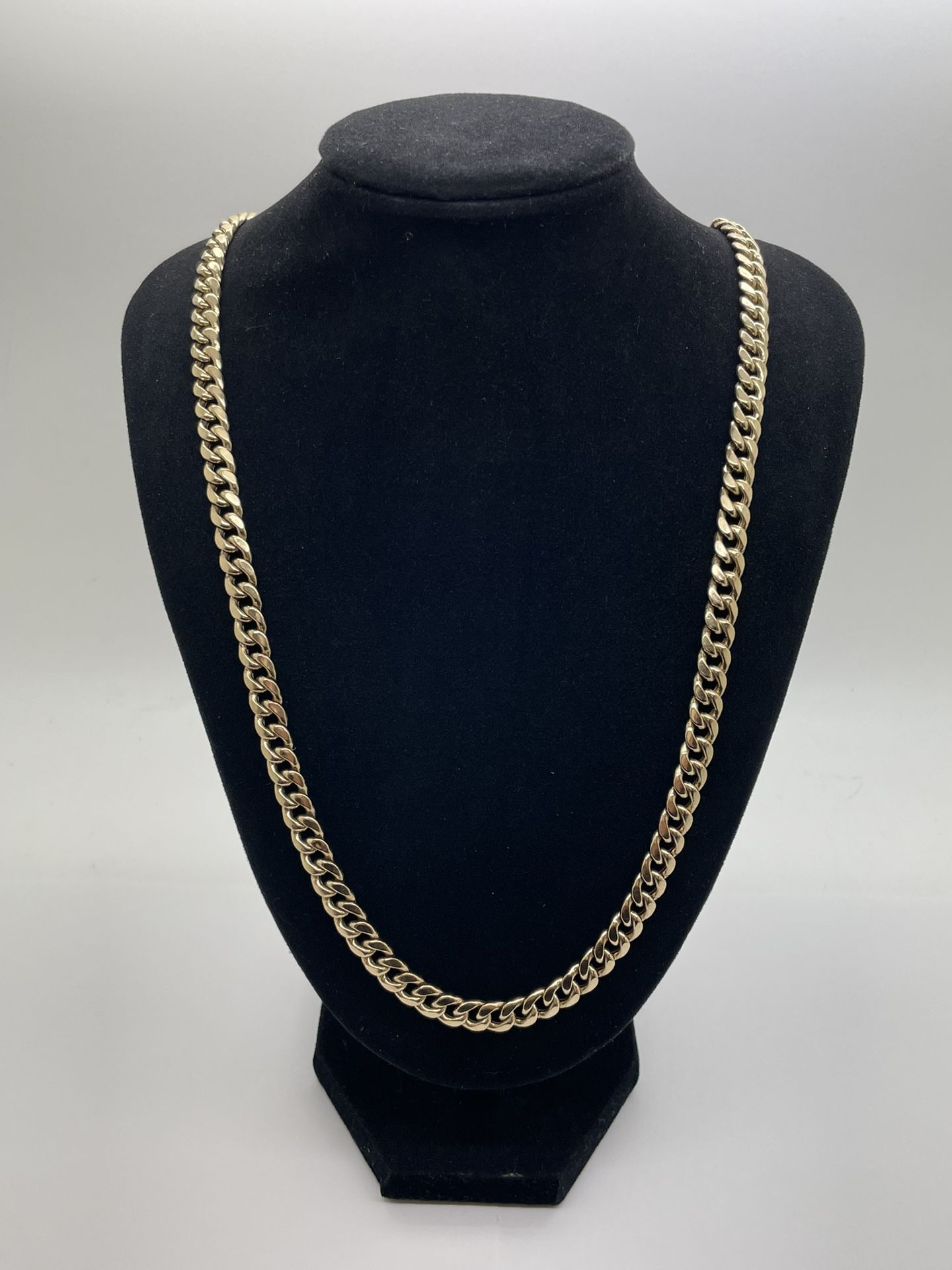 HOLLOW CUBAN CHAIN 10KT YELLOW GOLD, 33.5 GRAMS, 26” LENGHT, 7.2 MM. 