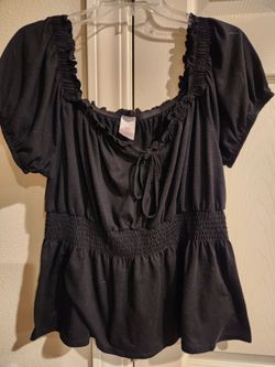 Womens black no boundaries short sleeve top