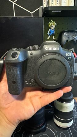 Canon R7 (Body) 2 batteries