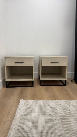 2 nightstands