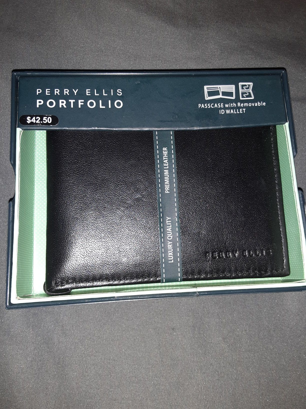 New w tags mens Perry Ellis wallet w removable ID wallet