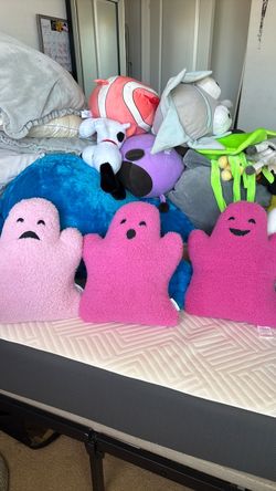 Ghost Shape Plush Stuffed Pillows Set