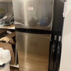 Like-New Refrigerator