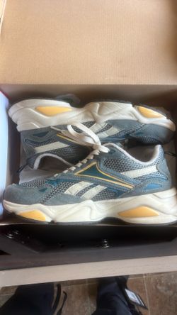 Reeboks size 10 men’s