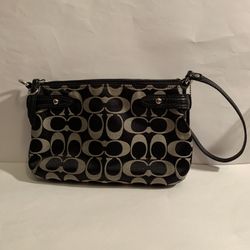 Coach Pre-owned Black Small Wristlet 
