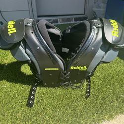 Riddle Surge Xl youth shoulder pads
